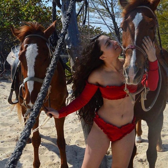 AreYouAmI long sleeve bathing suit - Picture 2 of 6